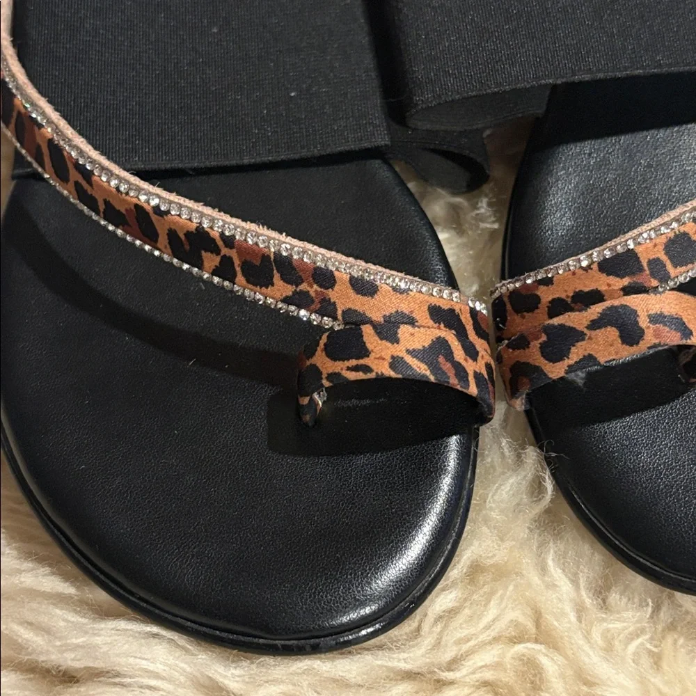 NWOT Toscanella sandals with a leopard print toe ring and rhinestone strap 7